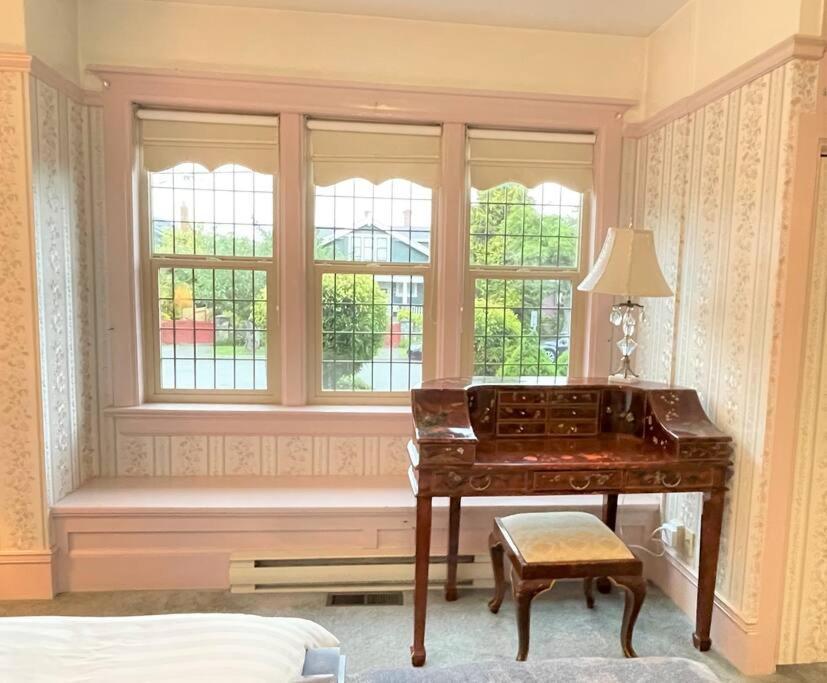 Parlor Suite In Heritage Manor, Fairfield, Near Dt วิกตอเรีย ภายนอก รูปภาพ